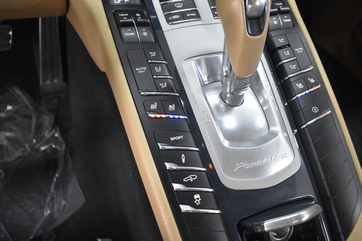 2015 Porsche Panamera 4