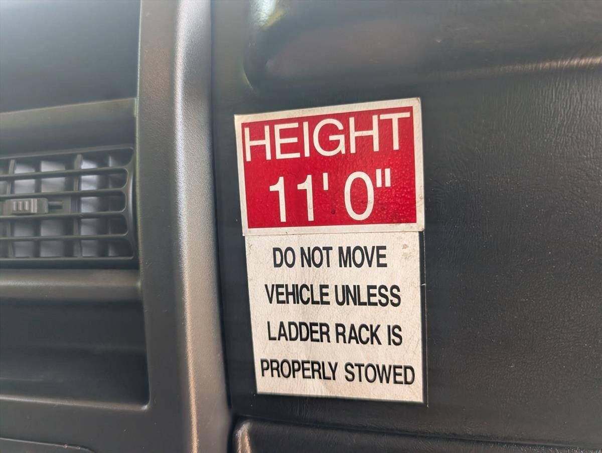 2008 Chevrolet Express Cutaway 29