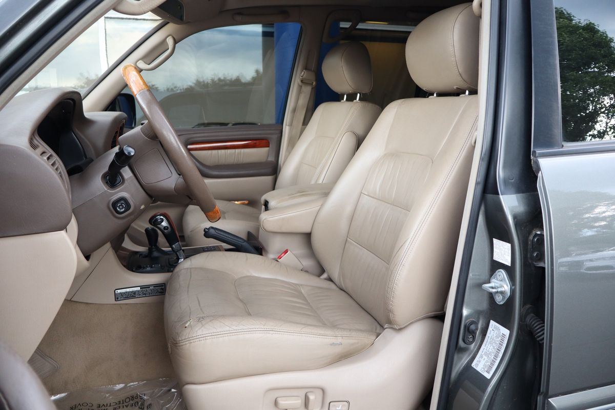 2001 Lexus LX 470 Base