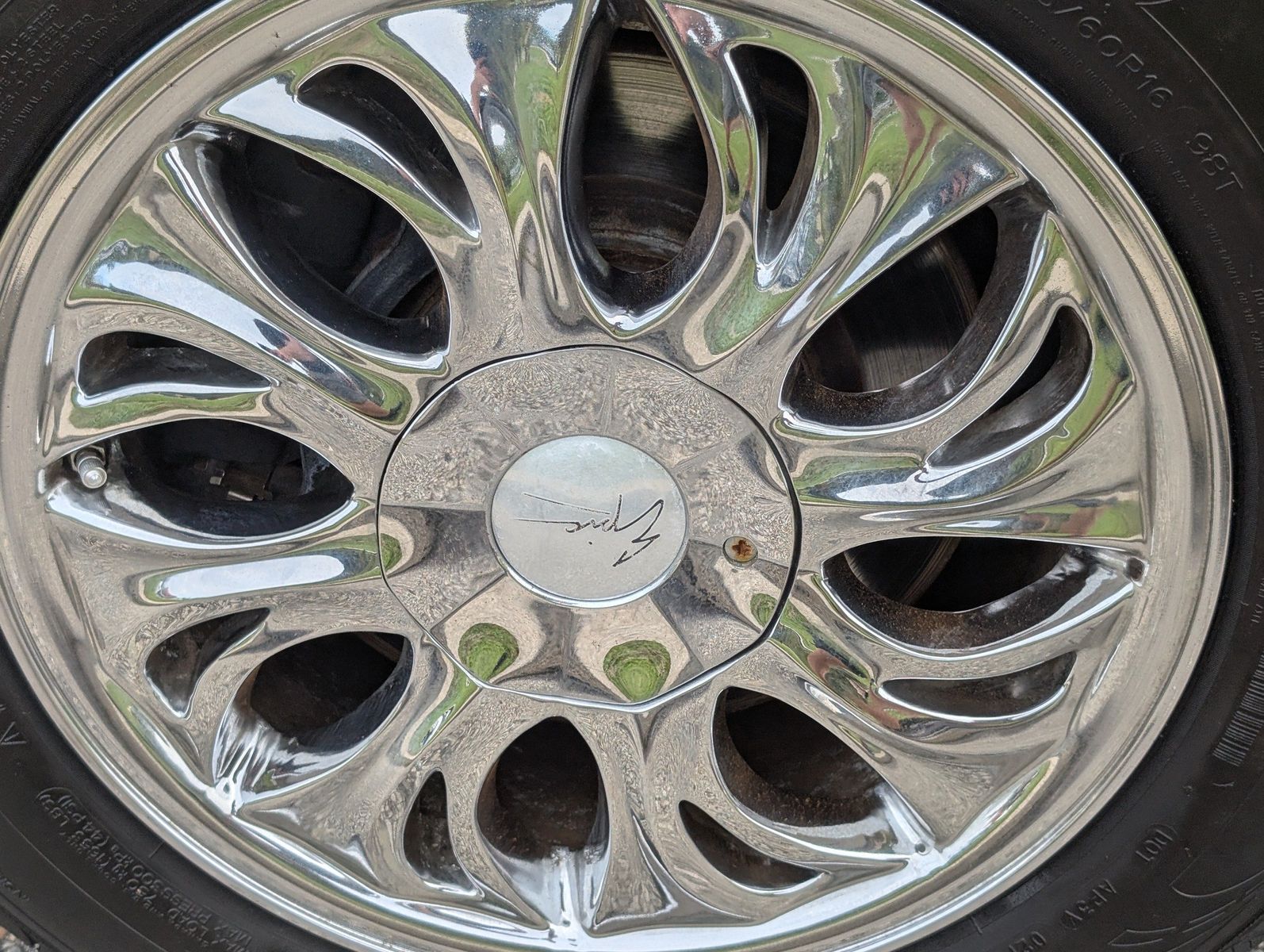 2005 Cadillac DeVille 74