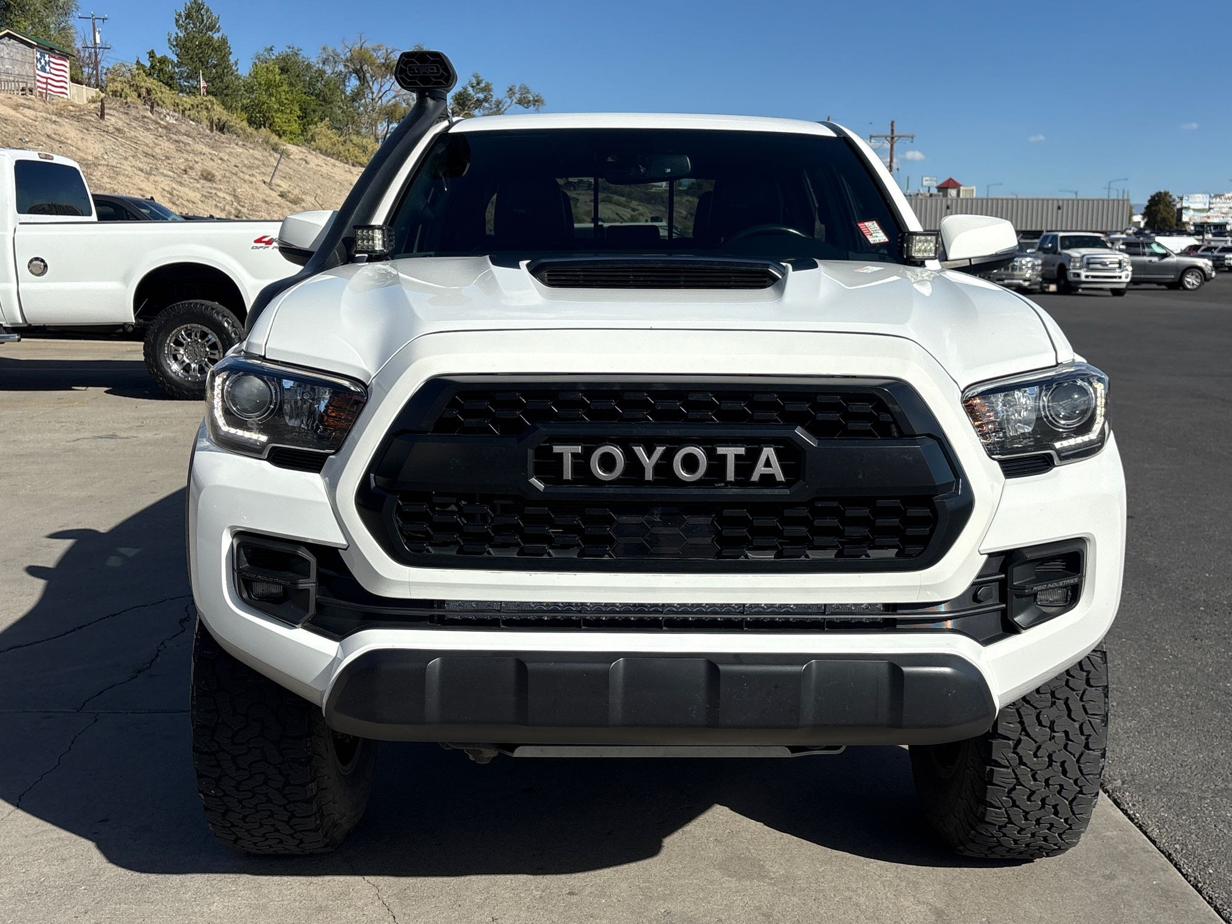 2019 Toyota Tacoma TRD Pro photo 3