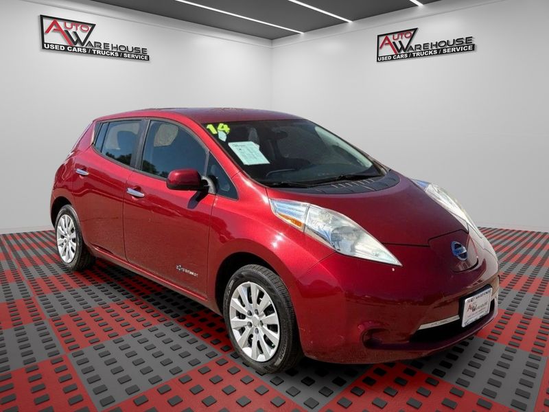 Red 2014 Nissan LEAF Hatchback Front-Wheel Drive Automatic
