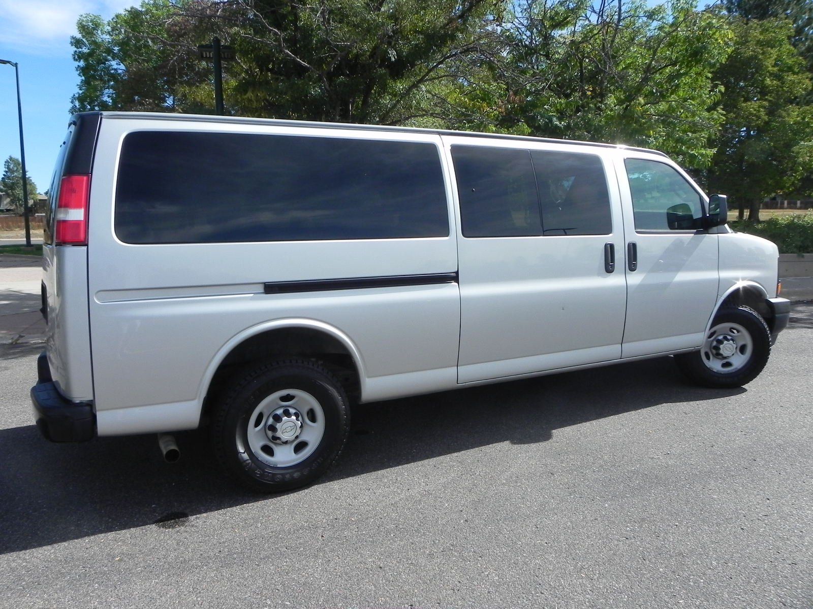 2017 Chevrolet Express LS 3500 photo 2