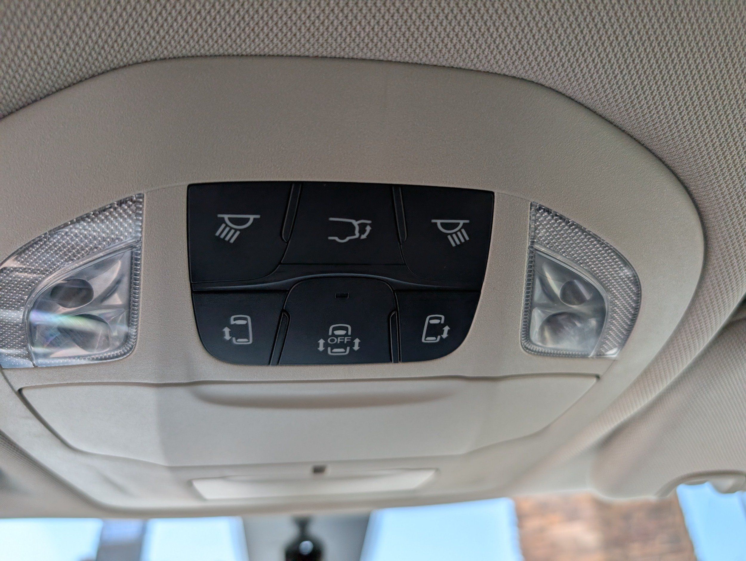 2022 Chrysler Voyager LX - Photo 16