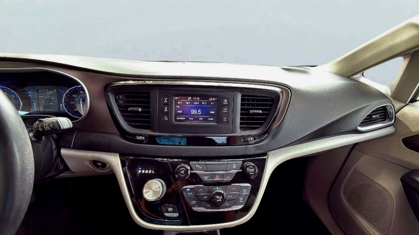 2017 Chrysler Pacifica Touring L photo 13