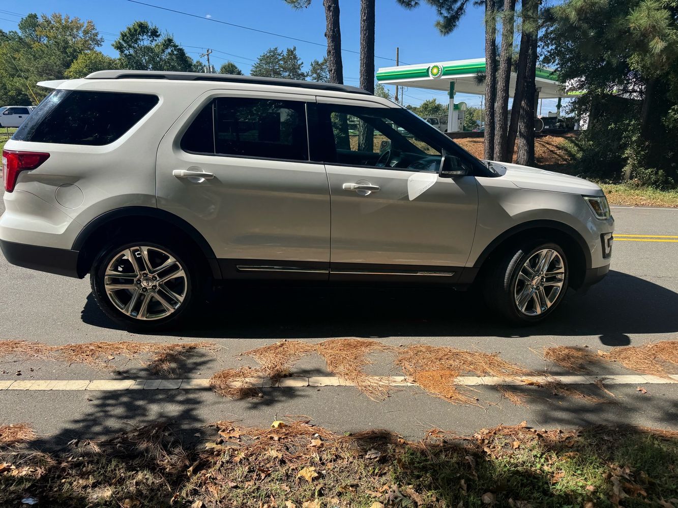 2017 Ford Explorer XLT photo 4