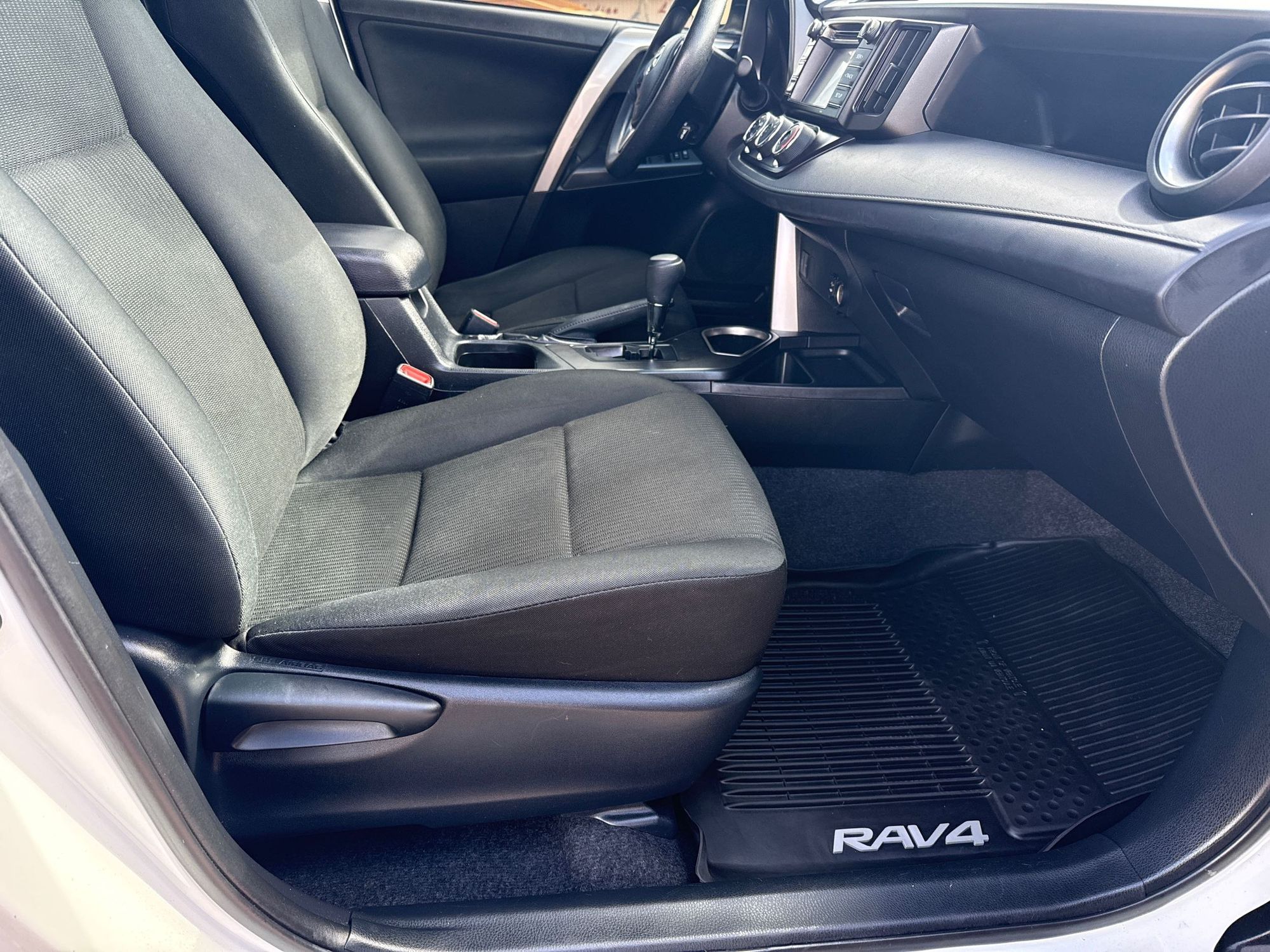 2018 Toyota RAV4 LE photo 16