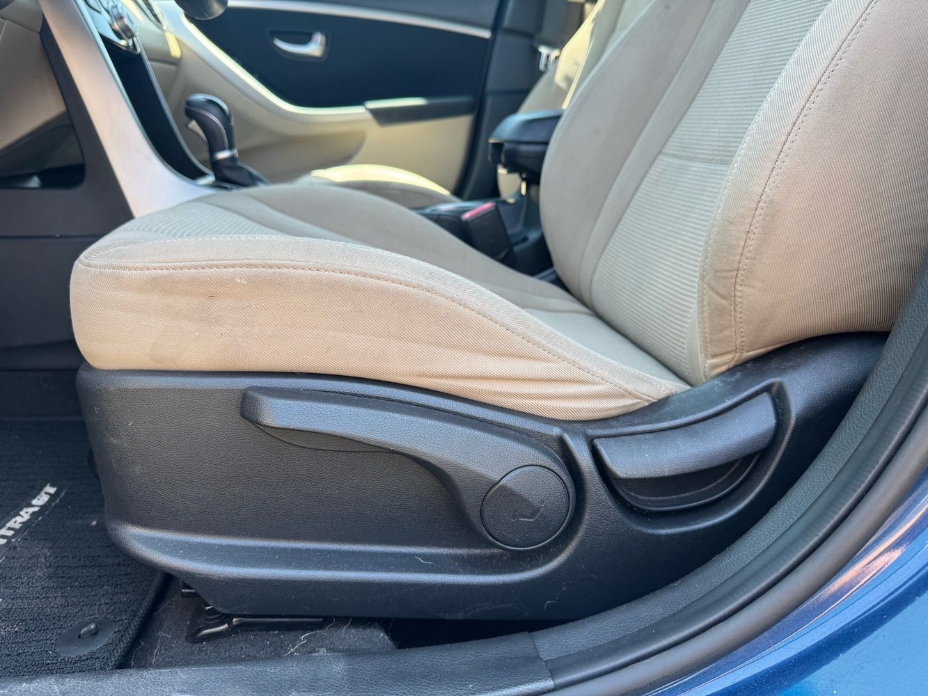 2016 Hyundai Elantra GT Base photo 21