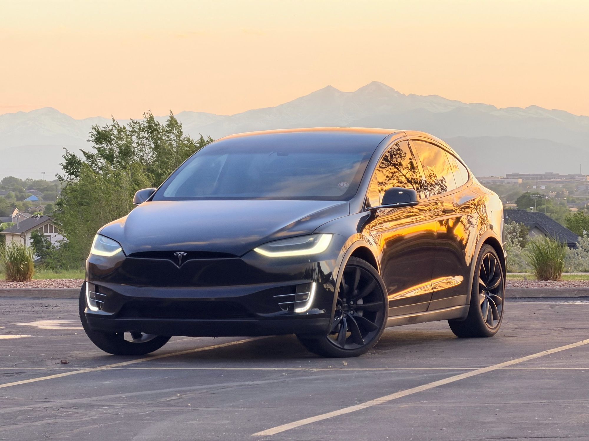 2016 Tesla Model X's photo