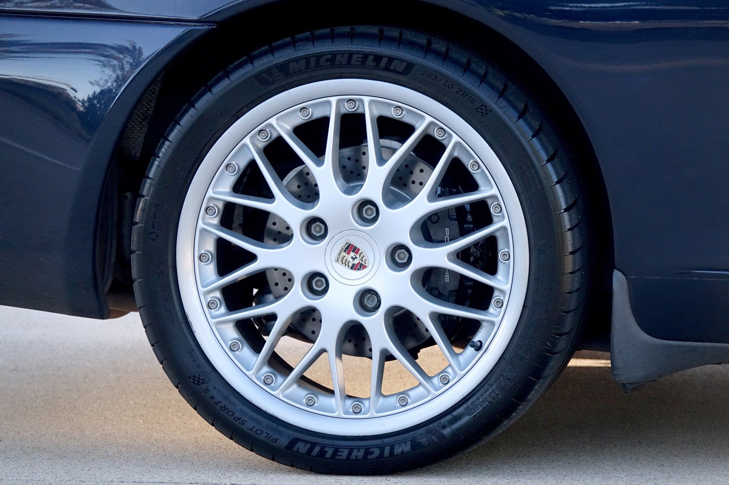 2004 Porsche 911 4S photo 28