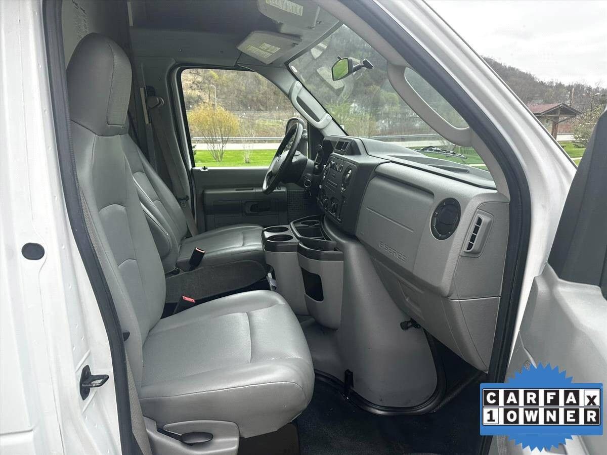 2017 Ford E-Series 44