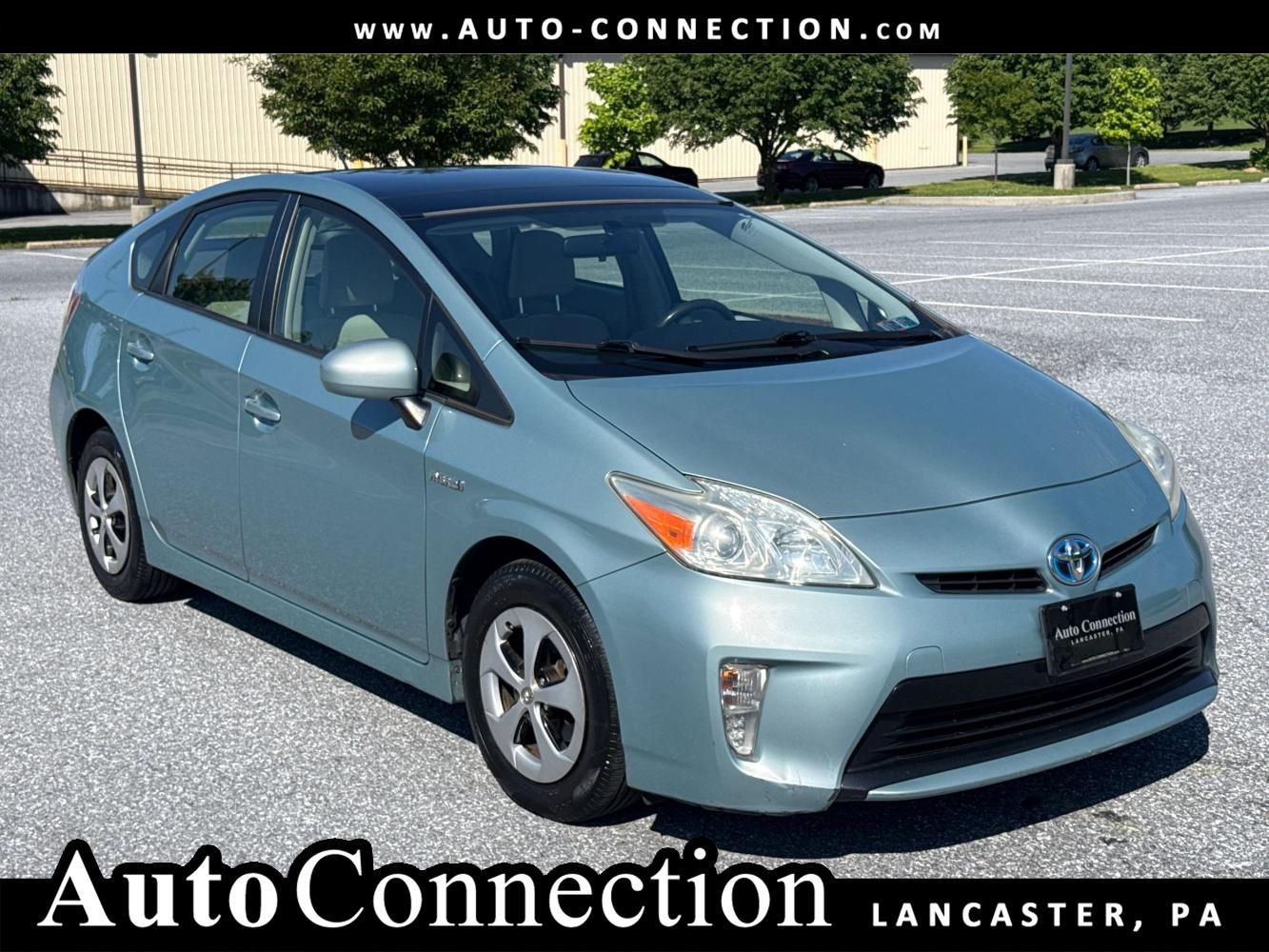 2013 Toyota Prius Four's photo