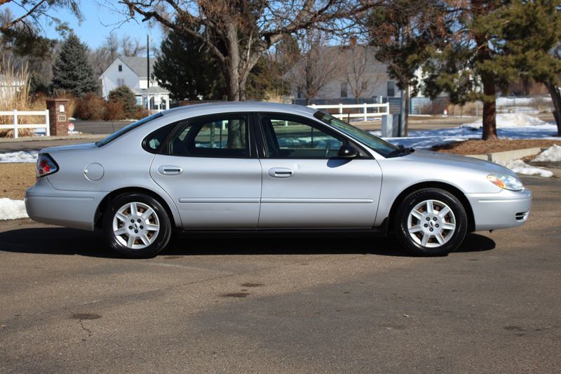 2006 Ford Taurus Photos