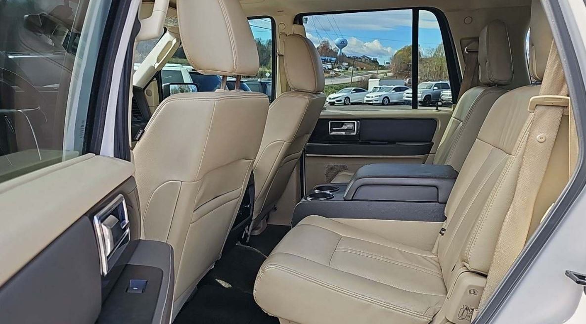 2016 Lincoln Navigator Reserve photo 23