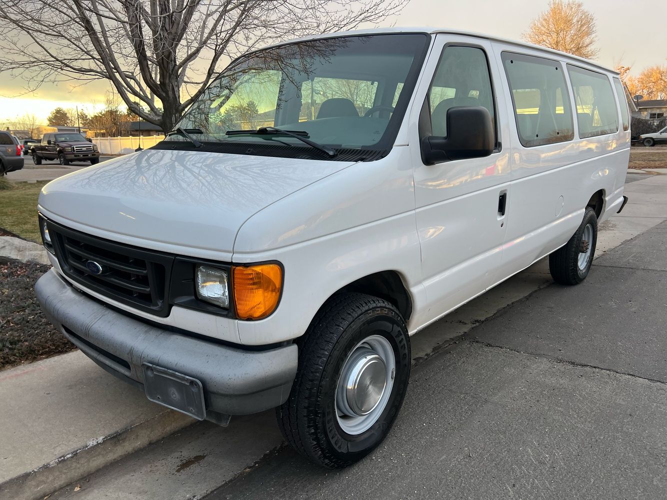 Ford Econoline Wagon's photo