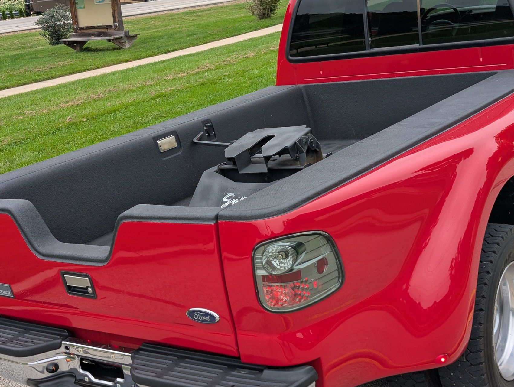 2001 Ford F-550 38
