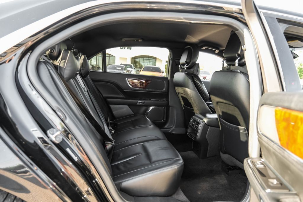 2017 Lincoln Continental Select photo 34