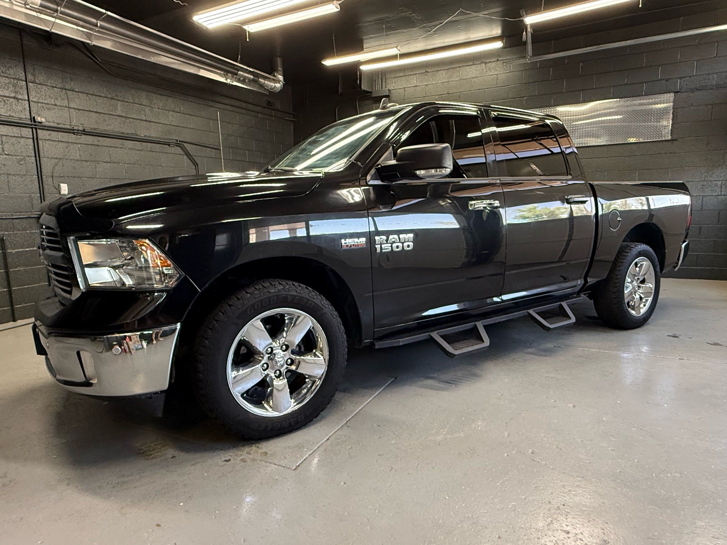 2016 RAM 1500 Big Horn 4x4 Crew Cab 5'7's photo