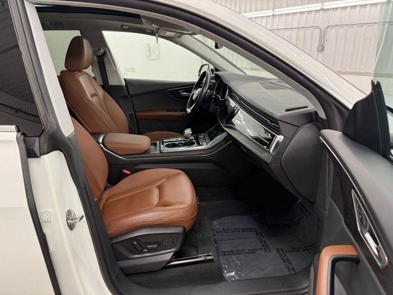 2022 Audi Q8 quattro Premium 55 TFSI | Select Auto