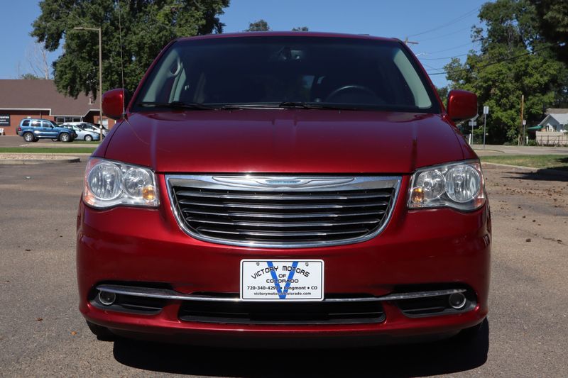 dvd player in 2015 chrysler town and country