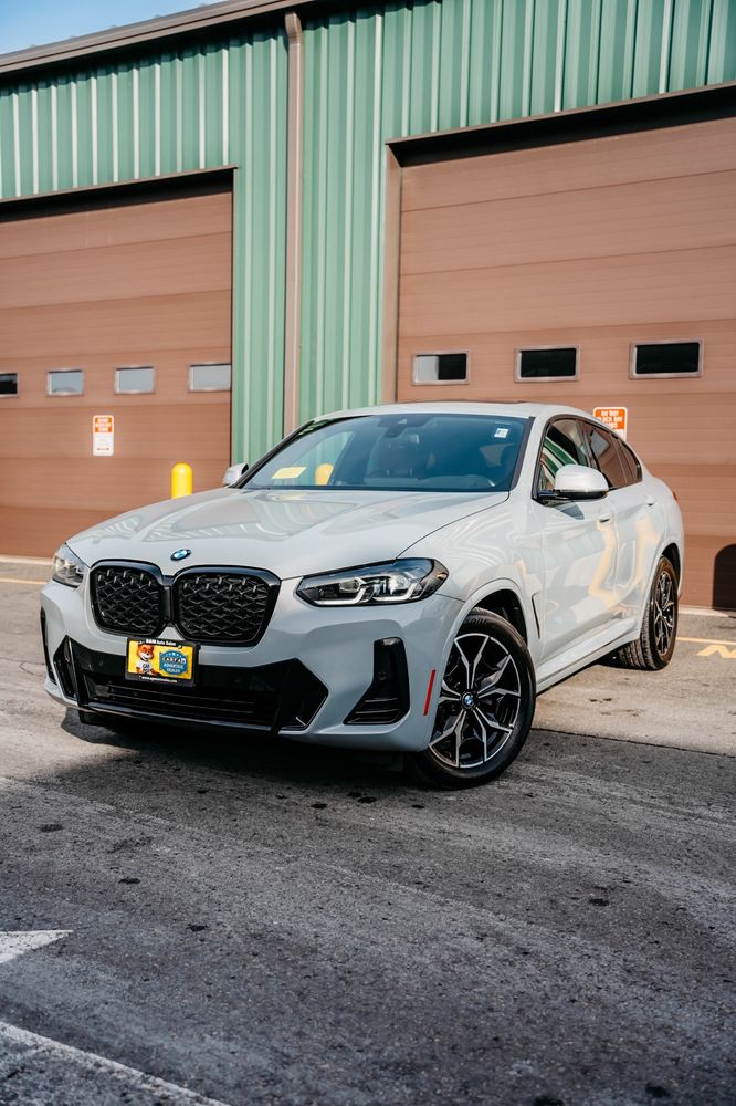 2023 BMW X4 30i's photo