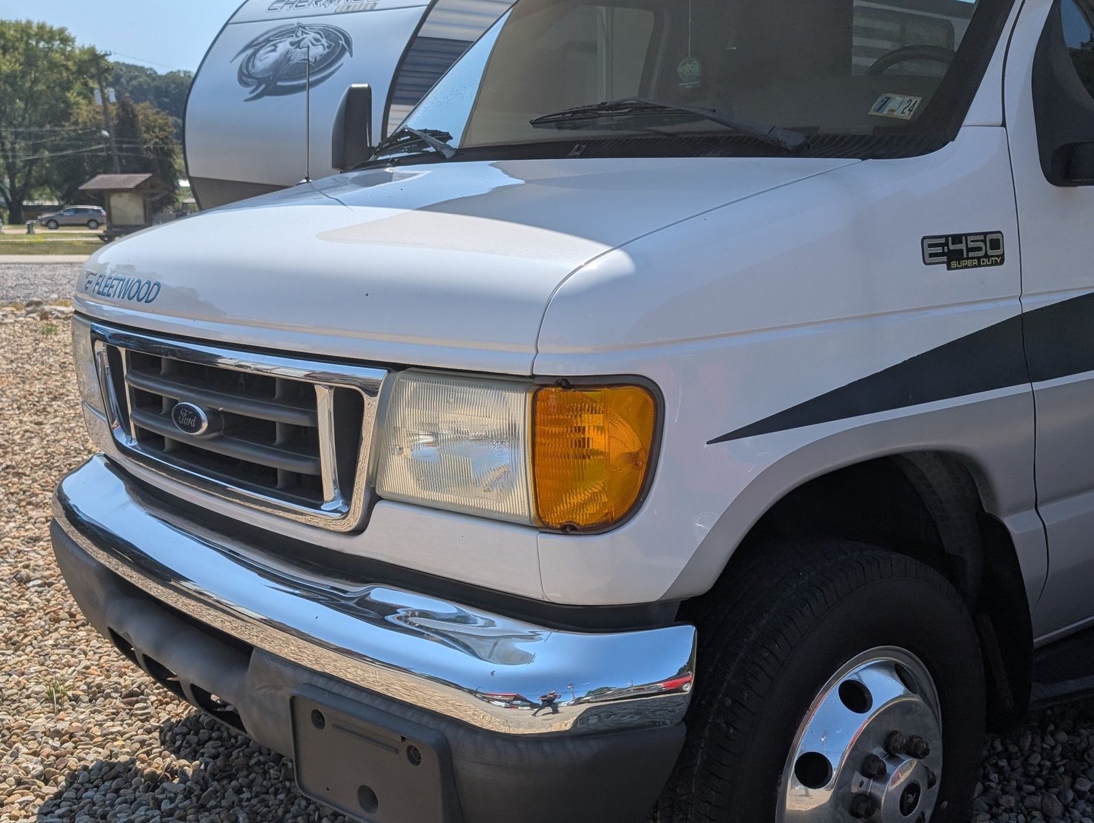 2004 Ford E-Series Chassis 14