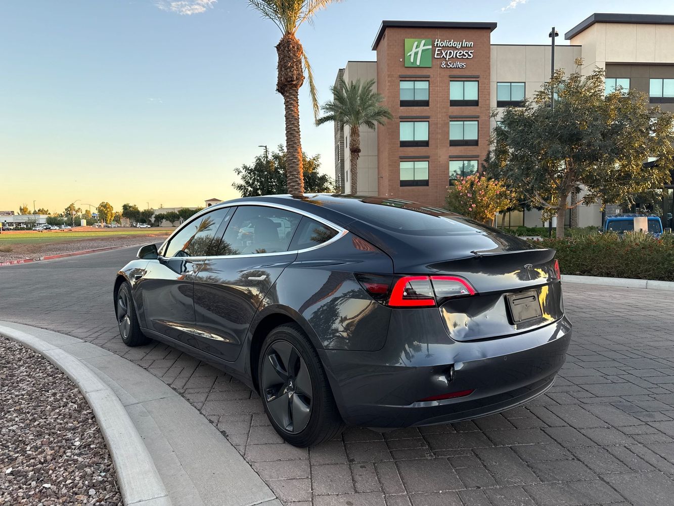 2019 Tesla Model 3 Standard Range Plus photo 4