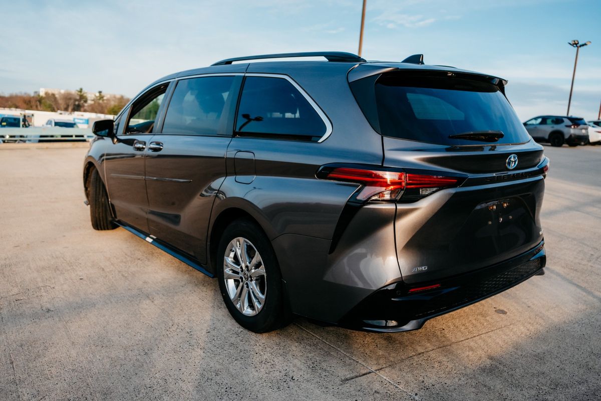 View vehicle photo 6