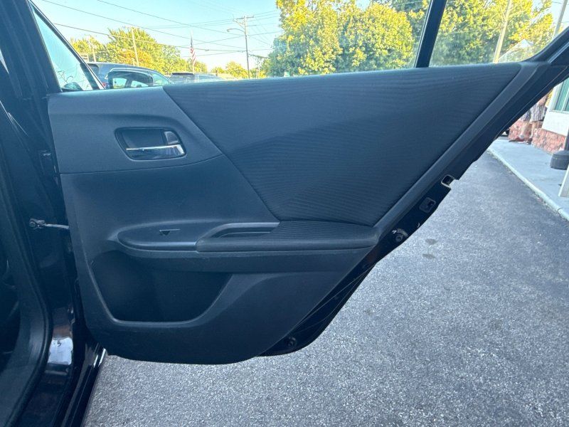 2015 Honda Accord LX photo 18