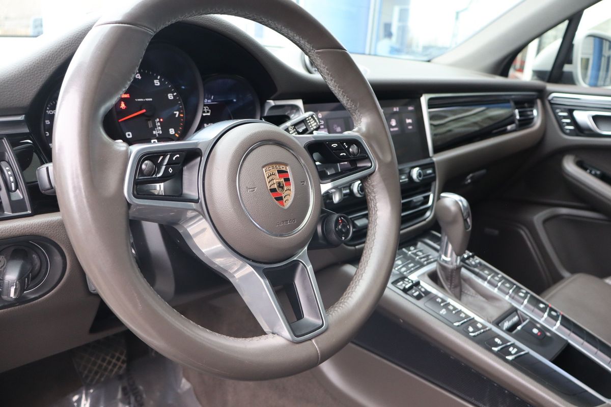 2020 Porsche Macan 