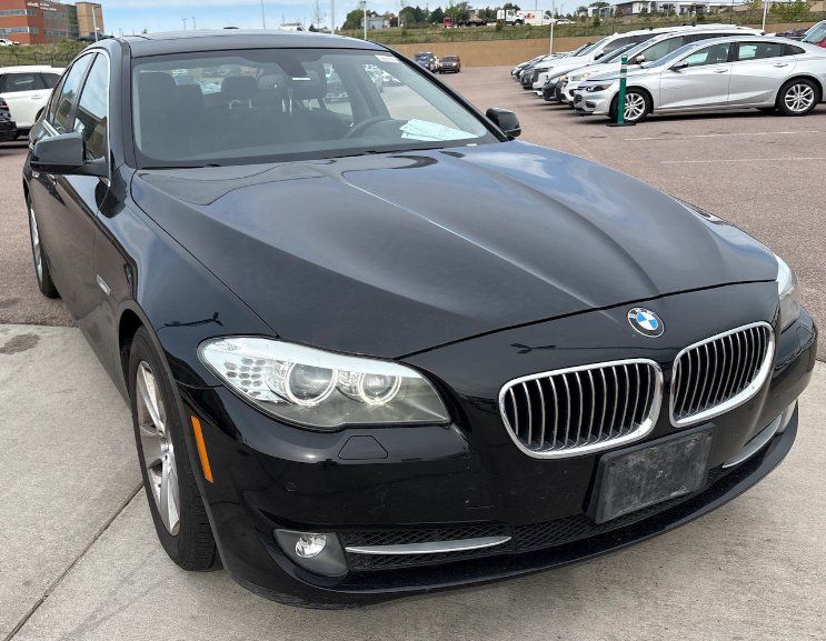 2013 BMW 5 Series 528i Sedan's photo