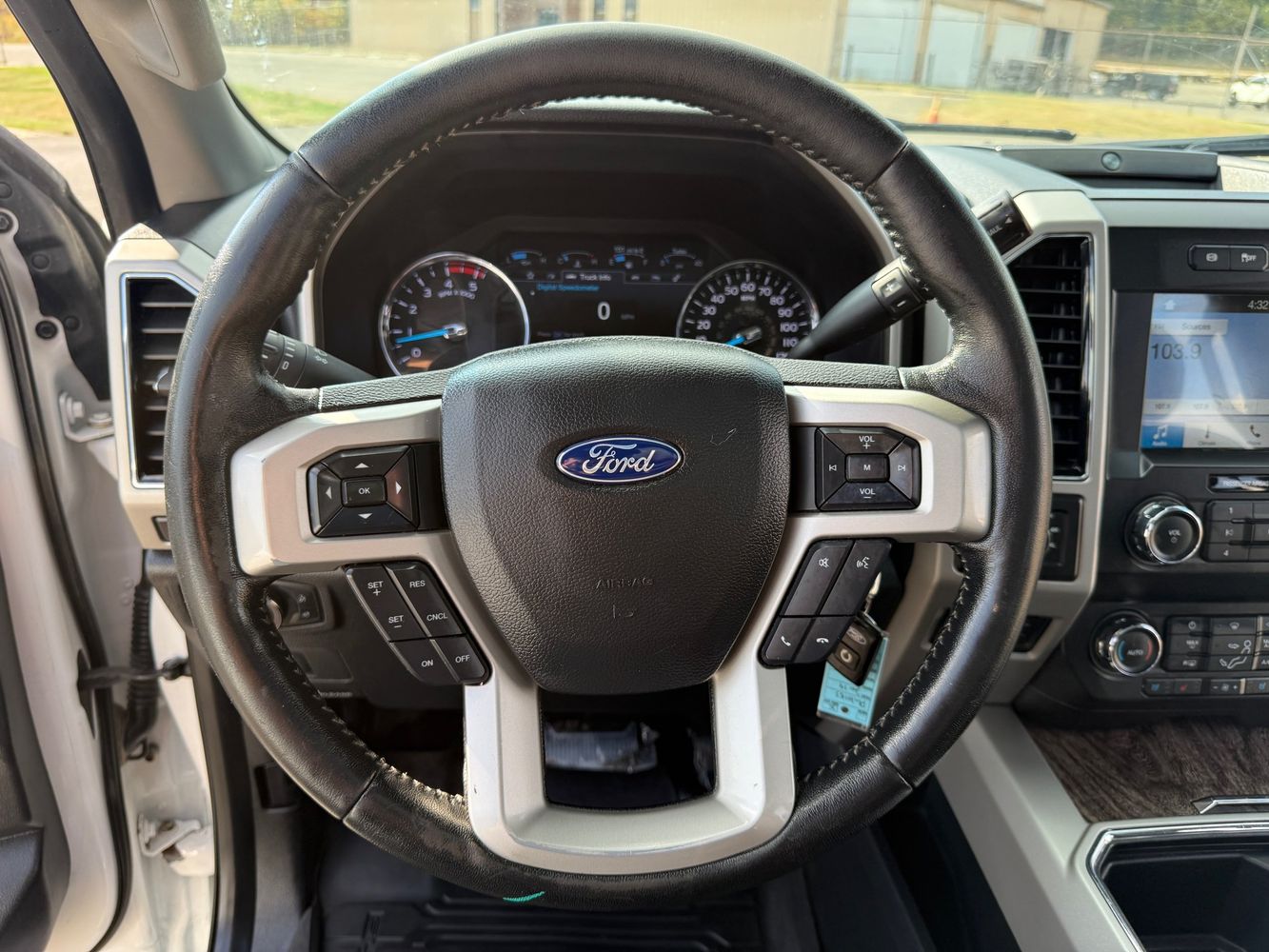 2019 Ford F-250 Lariat photo 24