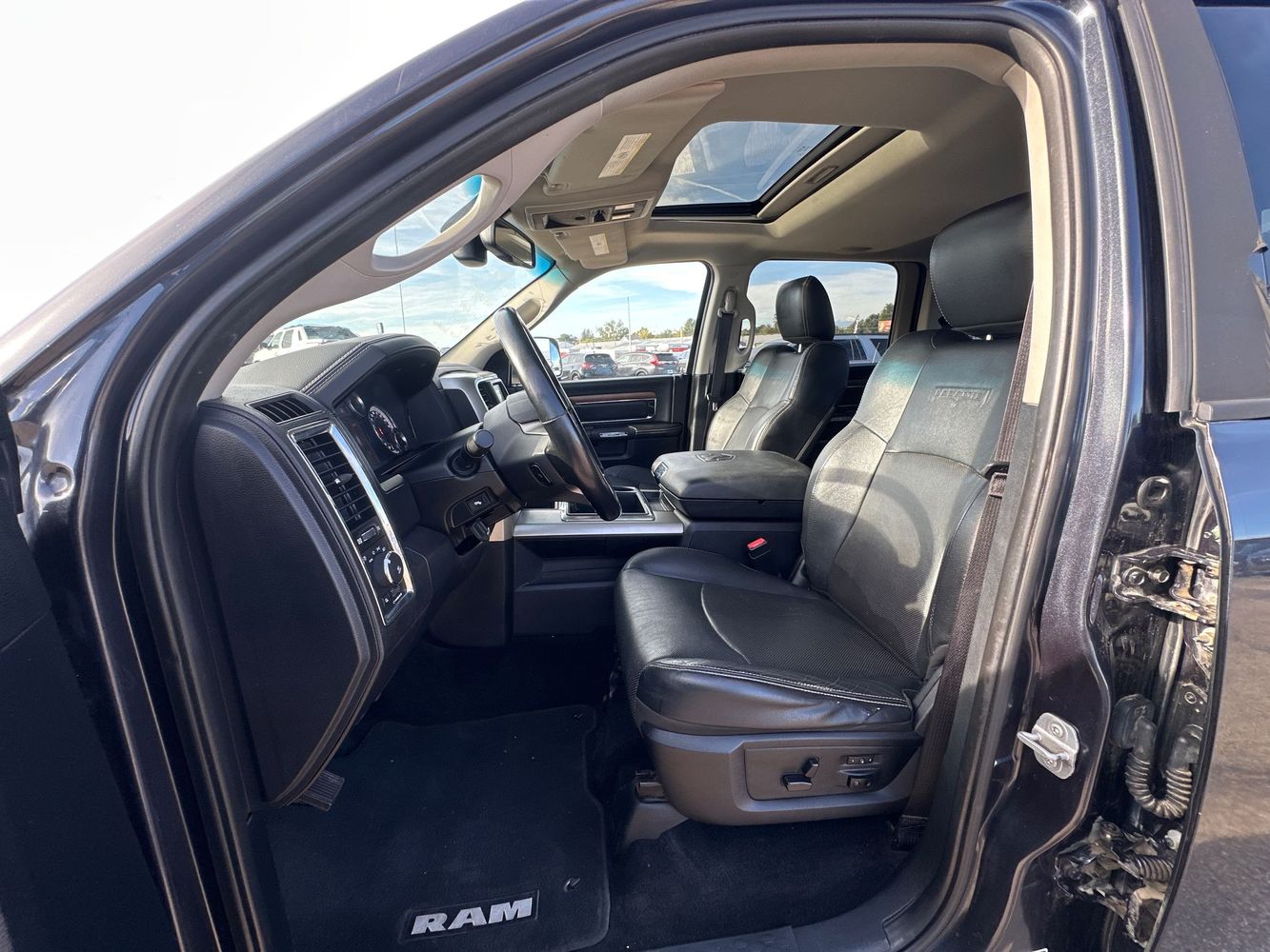 2014 Ram 1500 Laramie photo 11