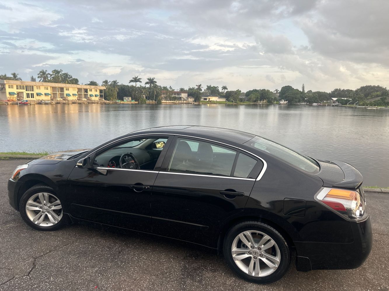 2010 Nissan Altima 3.5 SR Tropical Auto Sales