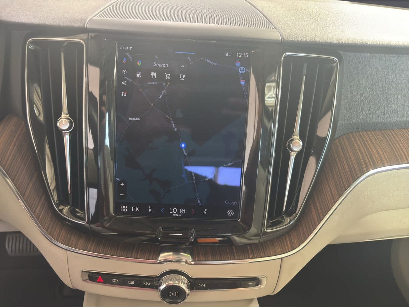2022 Volvo XC60 B5 Momentum photo 14
