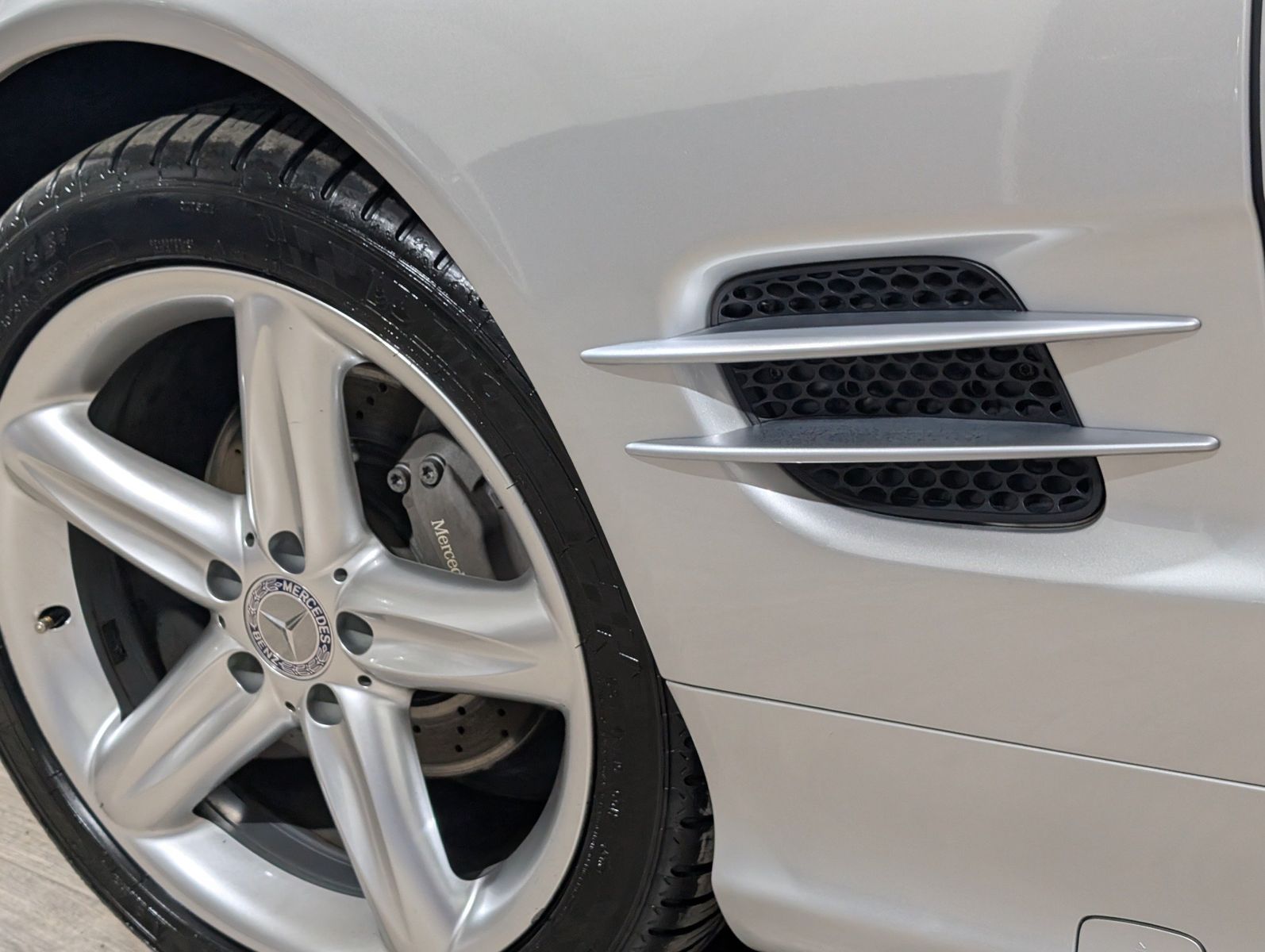 2004 Mercedes-Benz SL 500 111