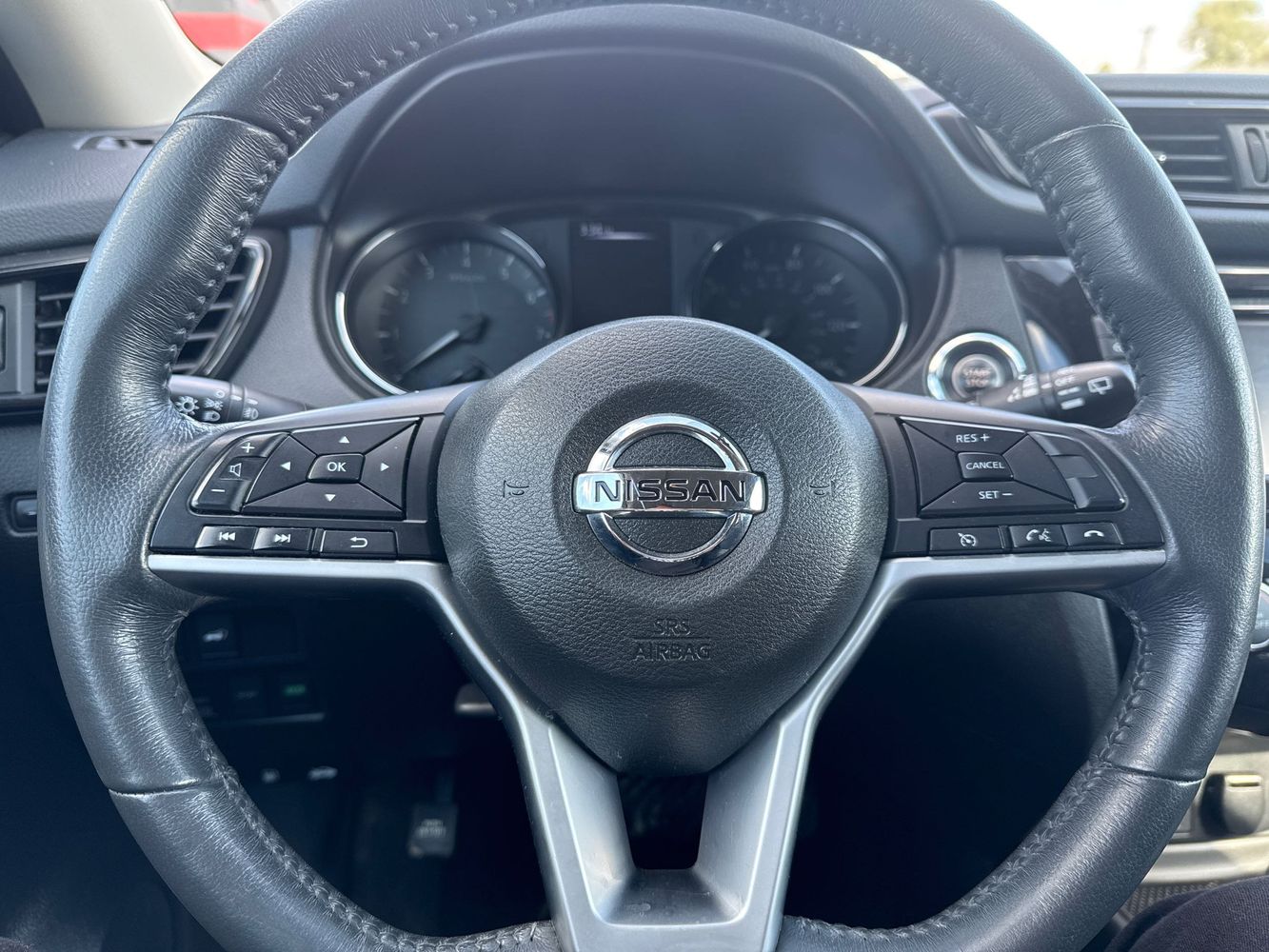 2017 Nissan Rogue Hybrid SV photo 10