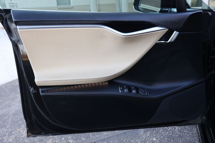 2016-2019 Tesla Model S 75D Front Right Side Door Window Corner Fixed Glass