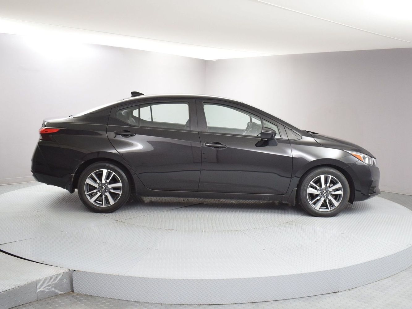 2020 Nissan Versa SV's photo