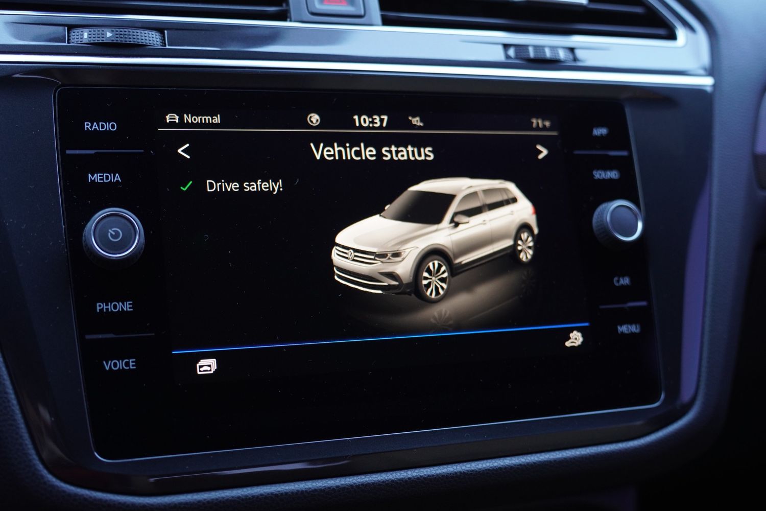 2022 Volkswagen Tiguan SE photo 22
