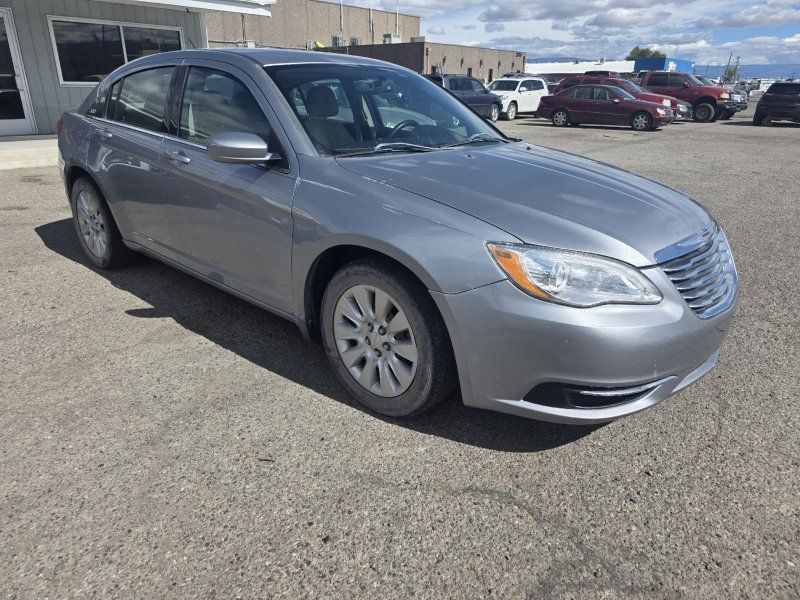 2014 Chrysler 200 LX photo 3