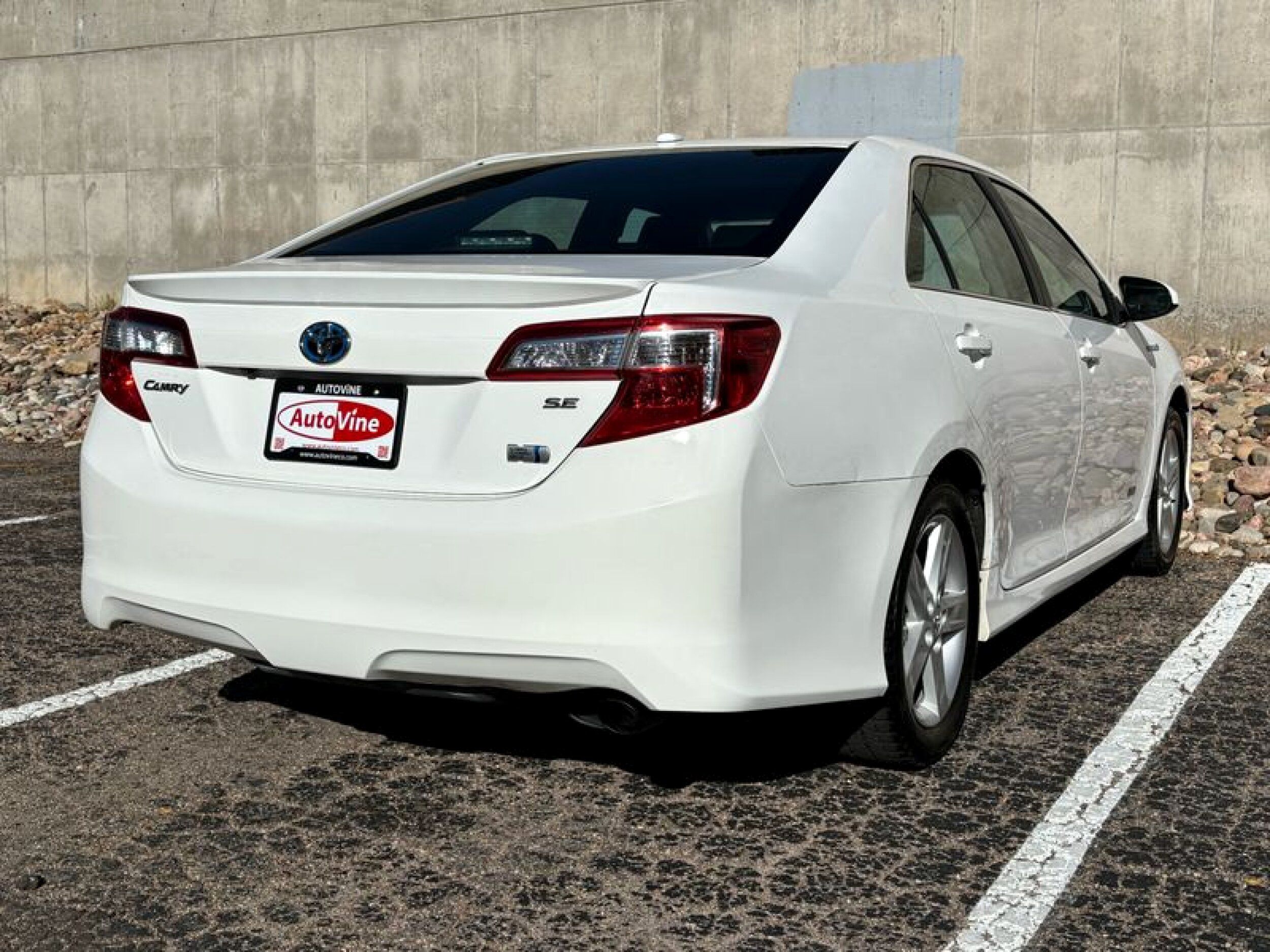 2014 Toyota Camry SE Hybrid - Photo 9