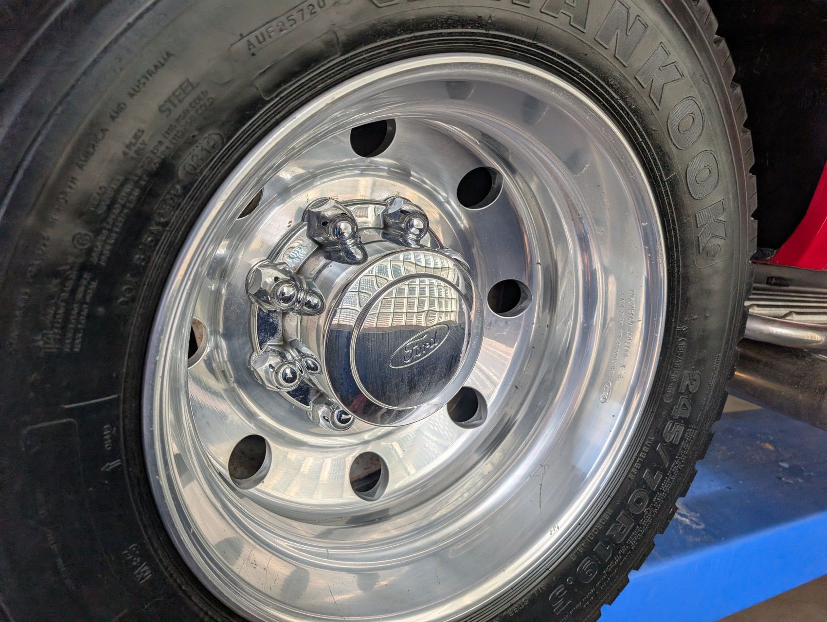 2001 Ford F-550 258