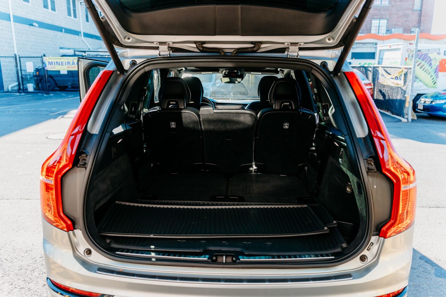 2019 Volvo XC90 T6 R-Design photo 3