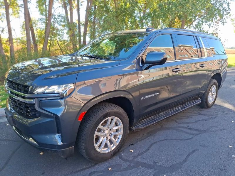 2021 Chevrolet Suburban's photo