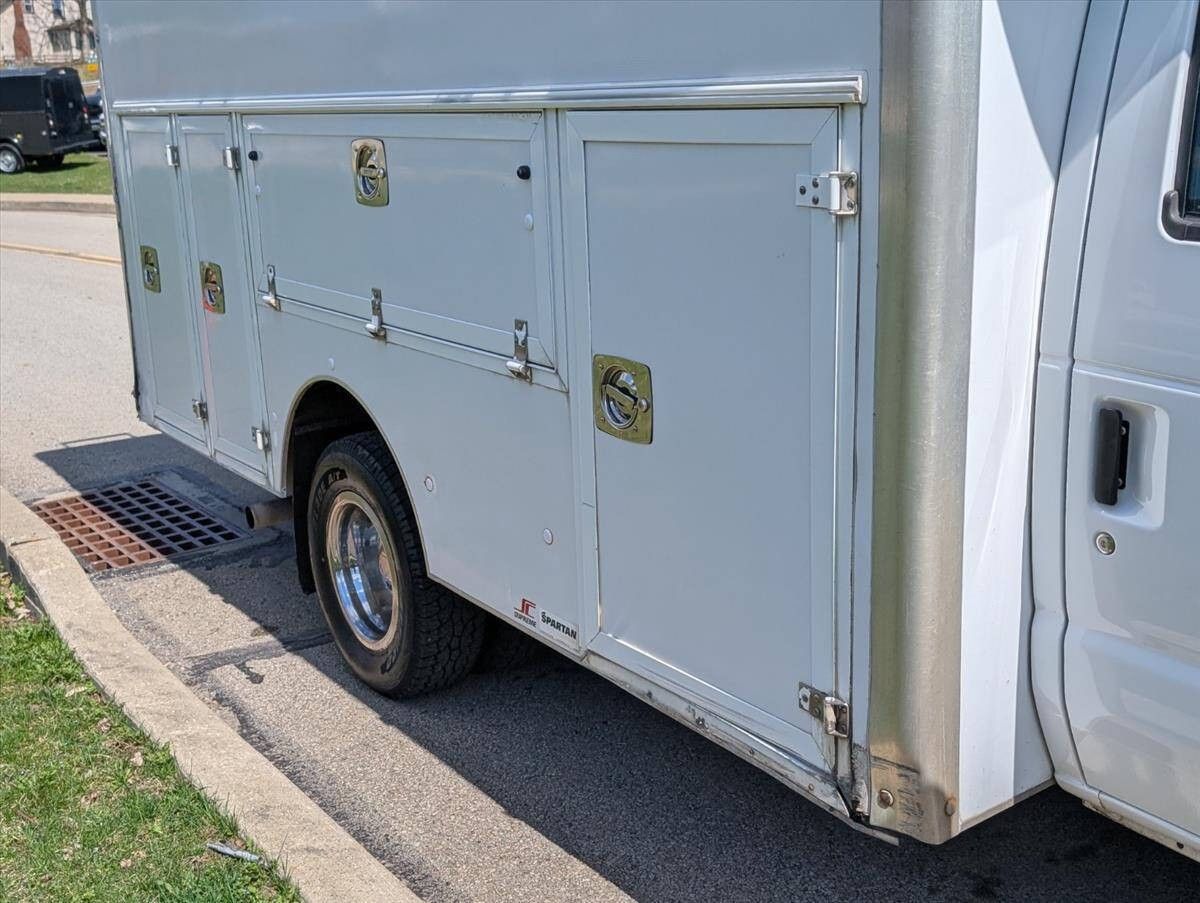 2014 Ford E-Series 14