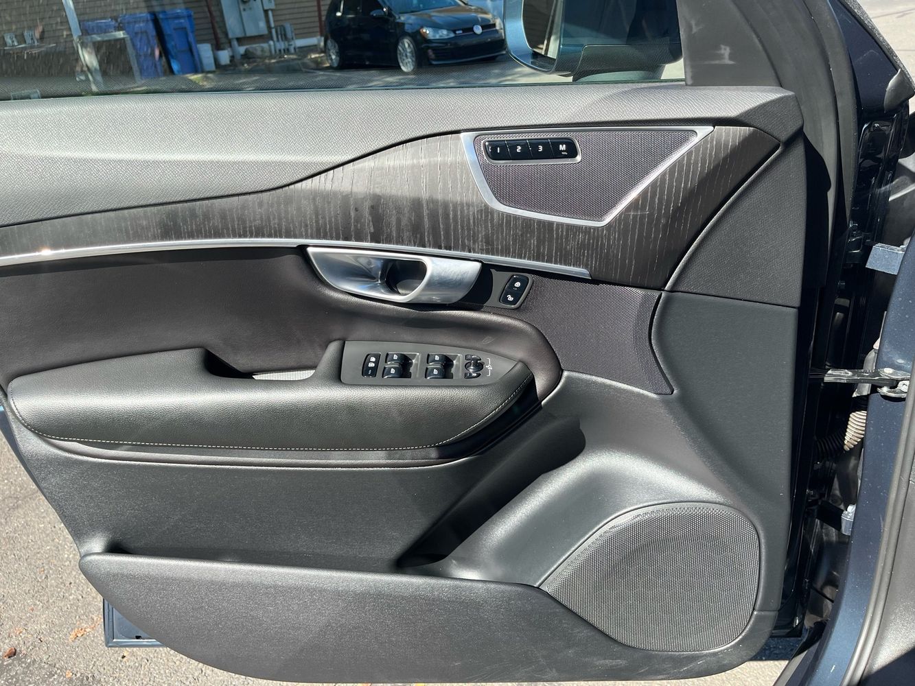 2020 Volvo XC90 T5 Momentum photo 16