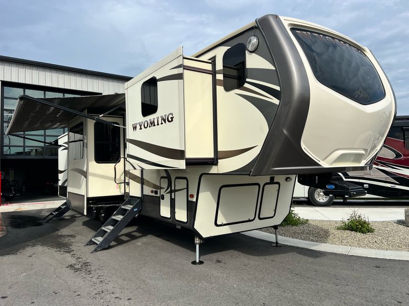 2017 Keystone Montana 3820fk