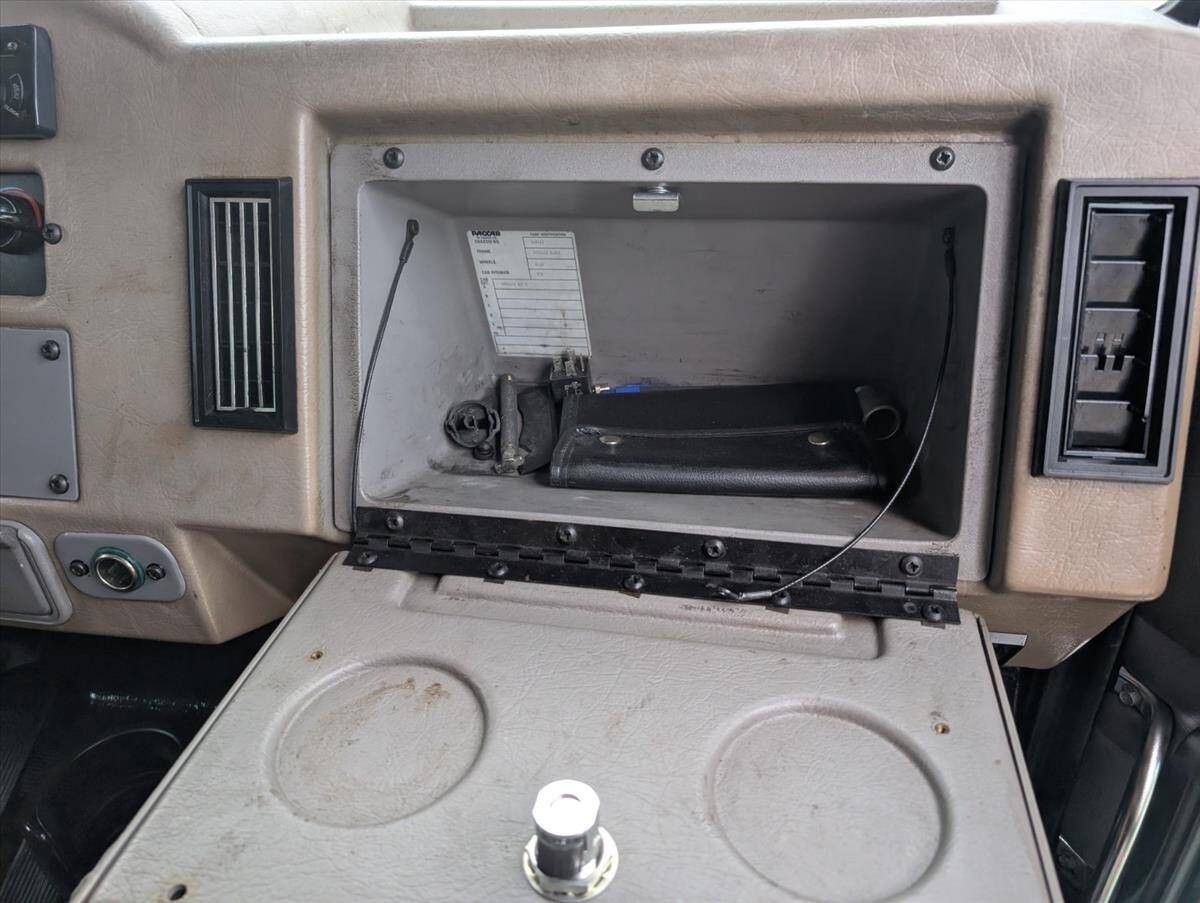 2007 Peterbilt 335 47