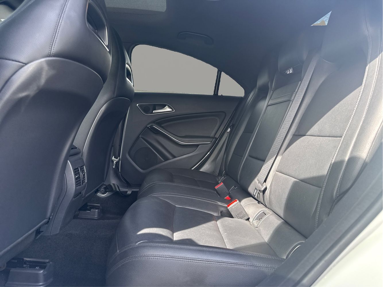 2015 Mercedes Benz CLA 250 photo 9
